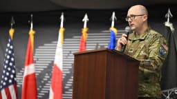 Militar americano fala em cerimônia na Pituffik Space Base, na Groenlândia, em imagem de arquivo