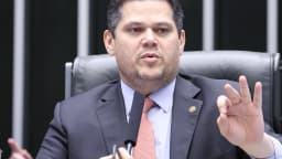 O presidente do Senado, Davi Alcolumbre, preside sessão no plenário do Congresso