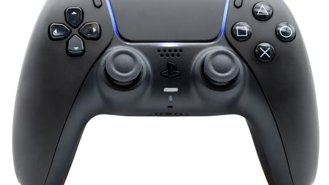 Controle DualSense padrão do PlayStation 5 na cor preta (foto de arquivo; não é a edição especial de GTA 6)