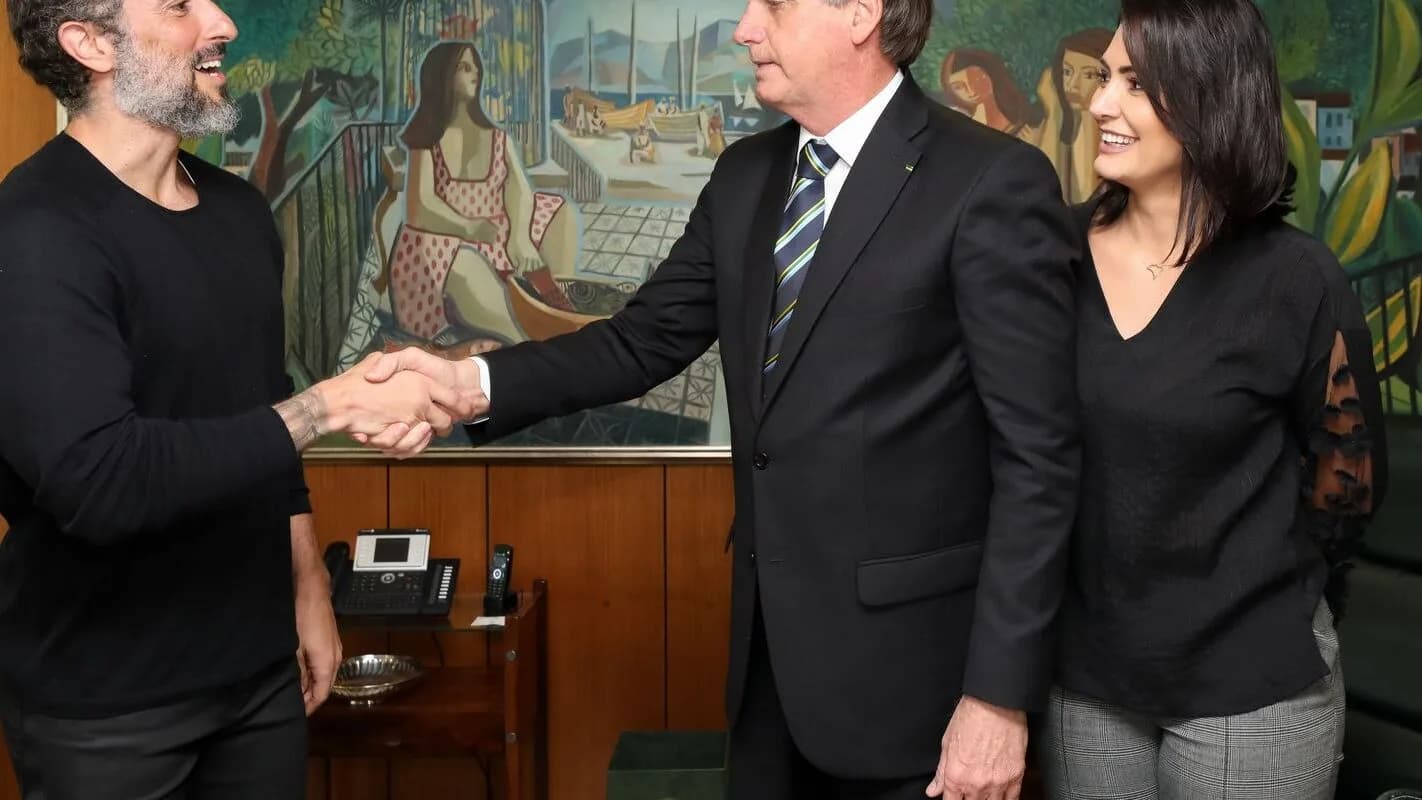 Marcos Mion cumprimenta autoridade durante evento no Palácio do Planalto, foto de arquivo