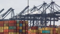 Contêineres empilhados no terminal Bayport, no porto de Houston, nos Estados Unidos