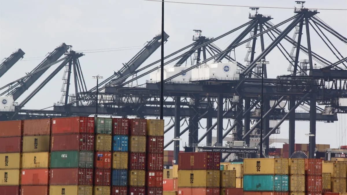 Contêineres empilhados no terminal Bayport, no porto de Houston, nos Estados Unidos