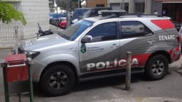 Viatura da Polícia Civil do Ceará estacionada em área urbana, usada como foto de arquivo.