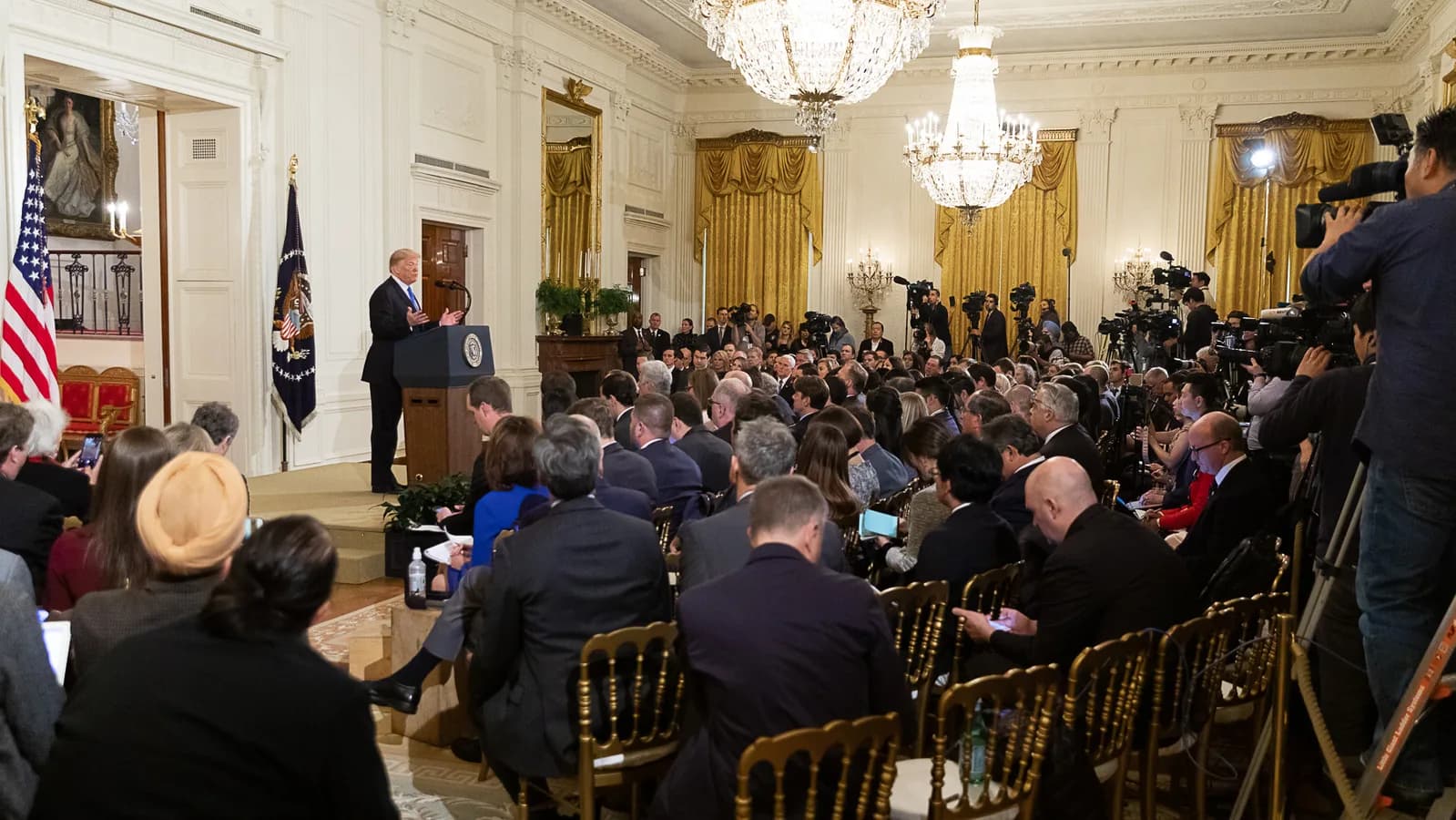 Presidente Donald Trump discursa em coletiva de imprensa na Casa Branca