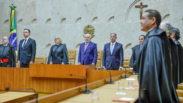 Ministros do Supremo Tribunal Federal reunidos em sessão solene no plenário da Corte