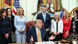 Donald Trump durante assinatura de ordem executiva no Salão Oval da Casa Branca, foto de arquivo de 3 de agosto de 2026