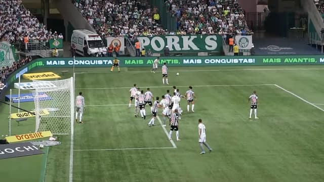 Palmeiras e Atlético-MG em confronto no Allianz Parque, em São Paulo (imagem de arquivo)