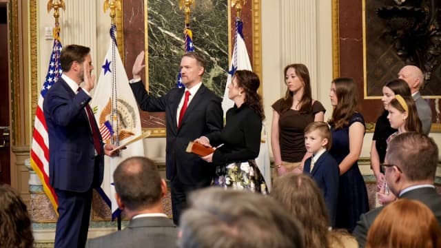 Jamieson Greer é empossado representante comercial dos Estados Unidos, em cerimônia na Casa Branca