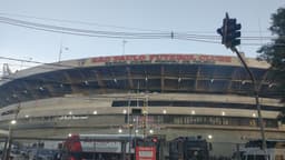Fachada do Estádio Cícero Pompeu de Toledo, o Morumbi, com o letreiro do São Paulo Futebol Clube