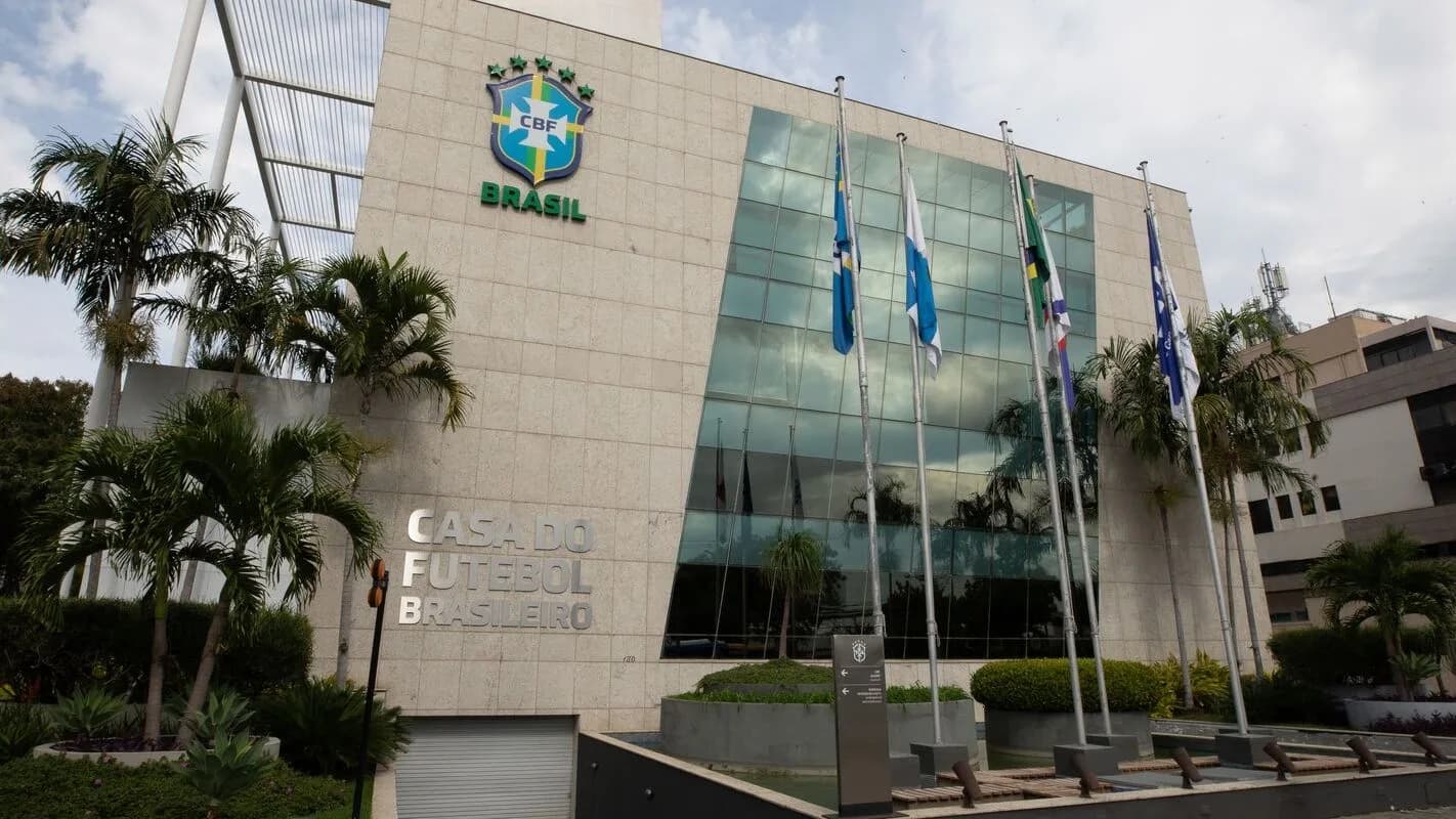 Fachada da sede da CBF, a Casa do Futebol Brasileiro, na Barra da Tijuca