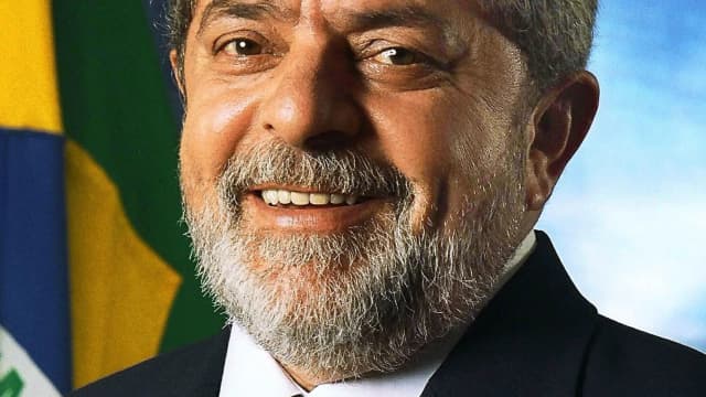 O presidente Luiz Inácio Lula da Silva em retrato, de terno escuro
