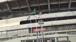 Fachada do estádio MorumBis com o escudo do São Paulo