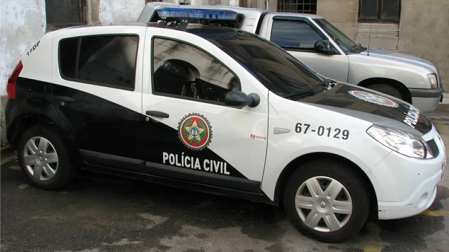 Viatura da Polícia Civil do Rio de Janeiro estacionada em via pública (foto de arquivo)