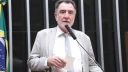 Patrus Ananias (PT), candidato ao governo de Minas Gerais, discursa na tribuna da Câmara dos Deputados