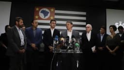 Tarcísio de Freitas fala a jornalistas em coletiva do governo de São Paulo