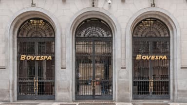 Fachada histórica da Bolsa de Valores de São Paulo (Bovespa), no centro da capital paulista