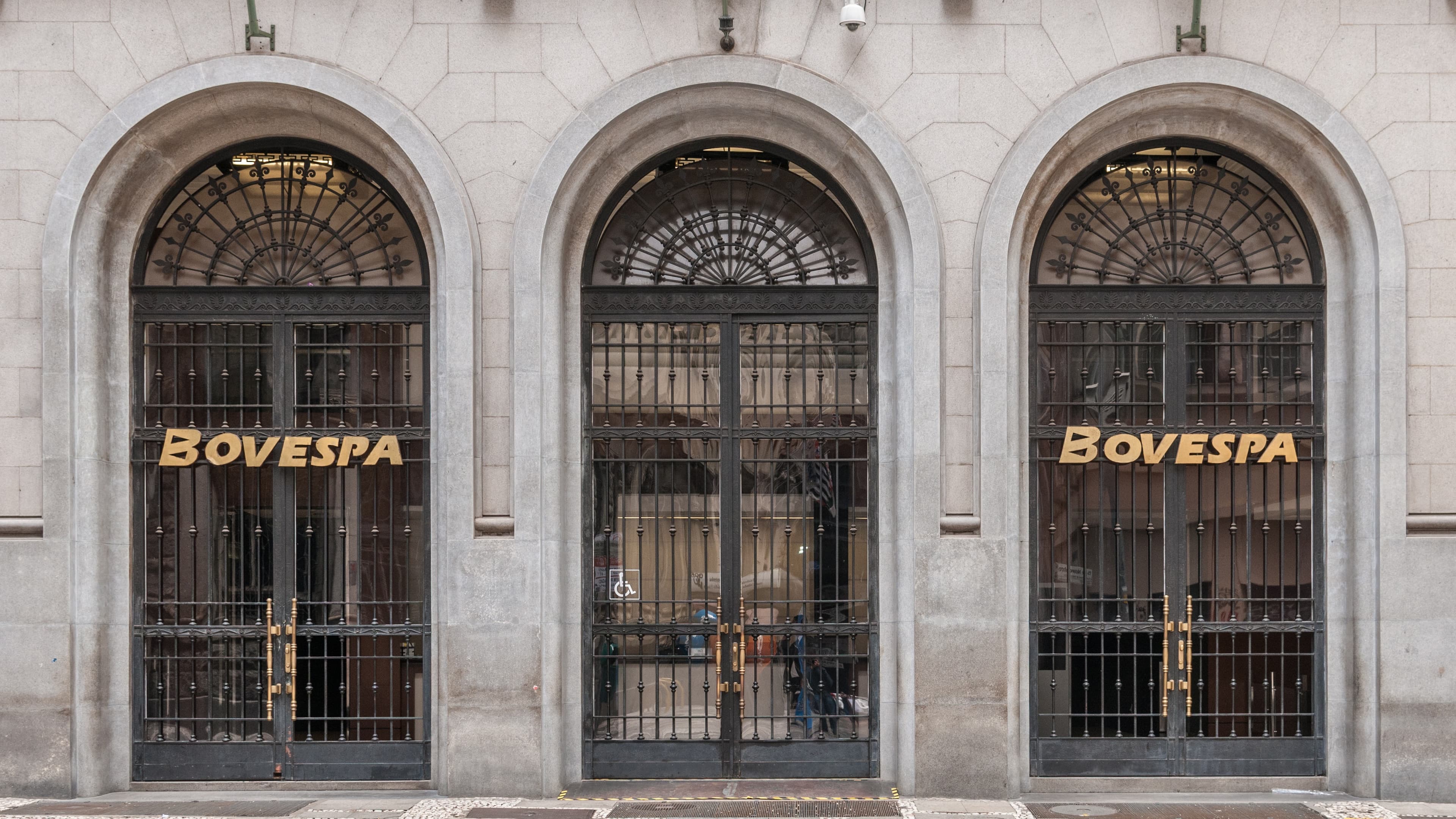 Fachada histórica da Bolsa de Valores de São Paulo (Bovespa), no centro da capital paulista