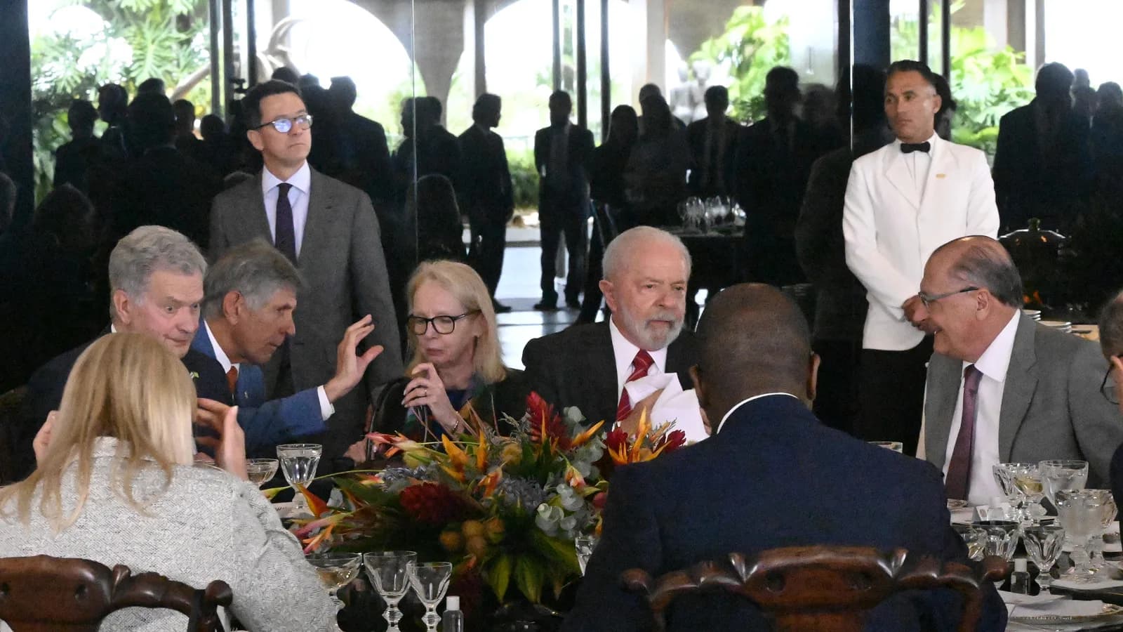 Lula participa de almoço oficial ao lado de autoridades estrangeiras