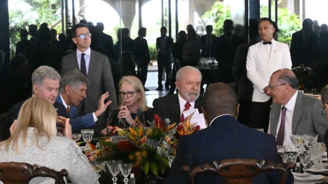 Lula participa de almoço oficial ao lado de autoridades estrangeiras