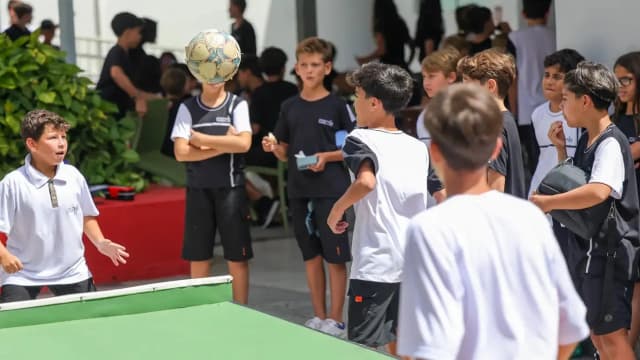 Estudantes de escola brasileira durante intervalo entre aulas (foto de arquivo, ilustrativa)