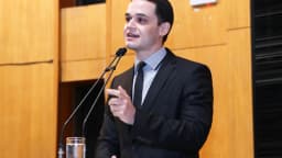 Lorenzo Pazolini durante sessão legislativa no Espírito Santo