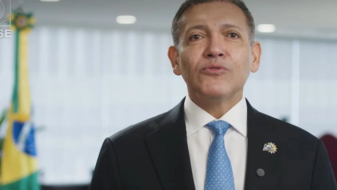 Ministro Kassio Nunes Marques fala durante pronunciamento em rede nacional na véspera do 1º turno das eleições de 2026