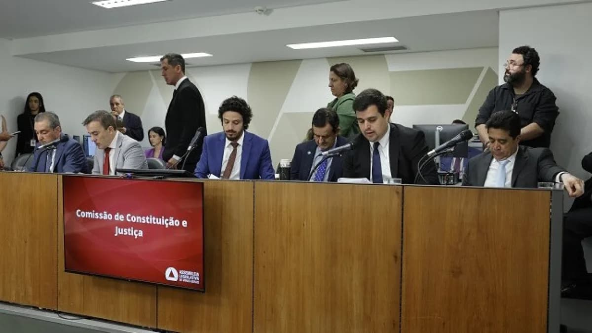 Reunião da Comissão de Constituição e Justiça da Assembleia Legislativa de Minas Gerais, presidida por Doorgal Andrada