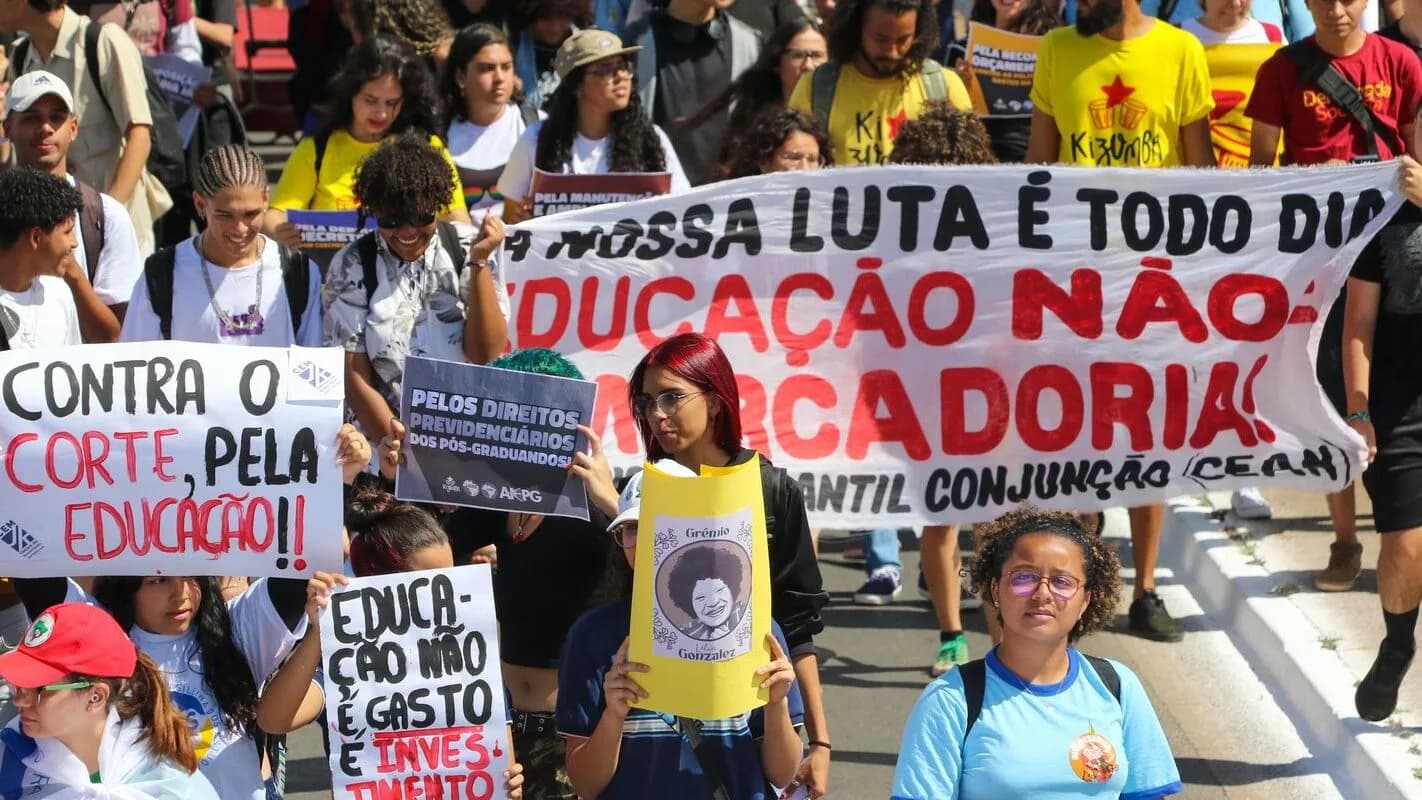Estudantes em mobilização por mais investimento em educação, em Brasília (foto de arquivo)