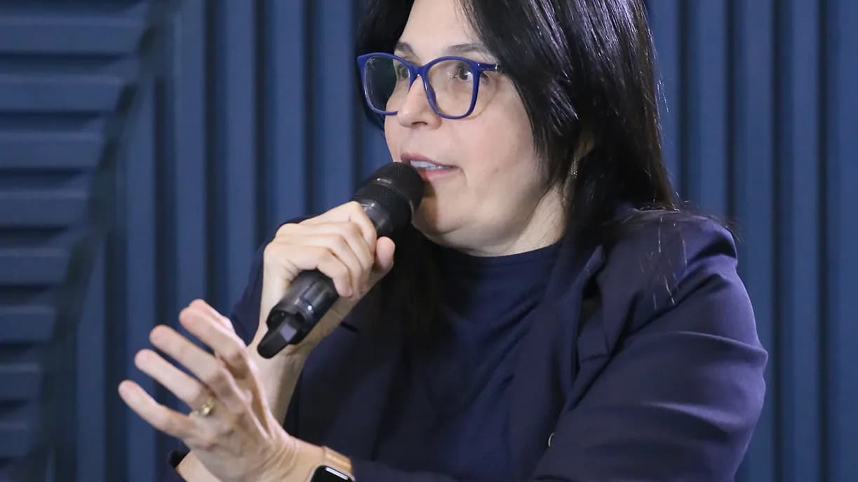 Debate sobre inteligência artificial e transparência pública na Câmara dos Deputados