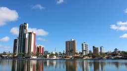 Vista da orla e dos prédios de Campina Grande (PB), em foto de arquivo