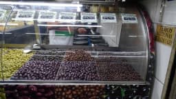 Banca de queijos e frios no Mercado Central de Belo Horizonte