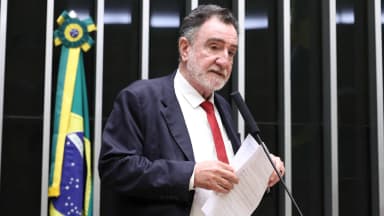 O deputado federal Patrus Ananias discursa em plenário na Câmara dos Deputados