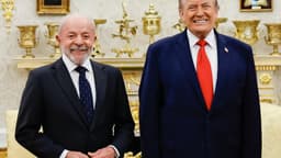 Os presidentes Lula e Donald Trump sorriem lado a lado durante encontro na Casa Branca (foto de arquivo, maio de 2026)