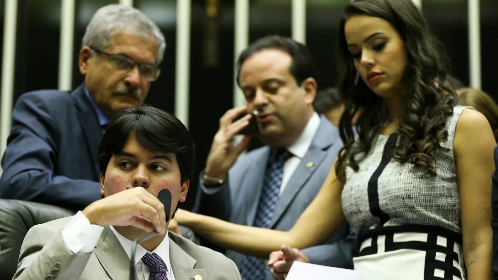 Deputados federais reunidos em sessão no plenário da Câmara dos Deputados