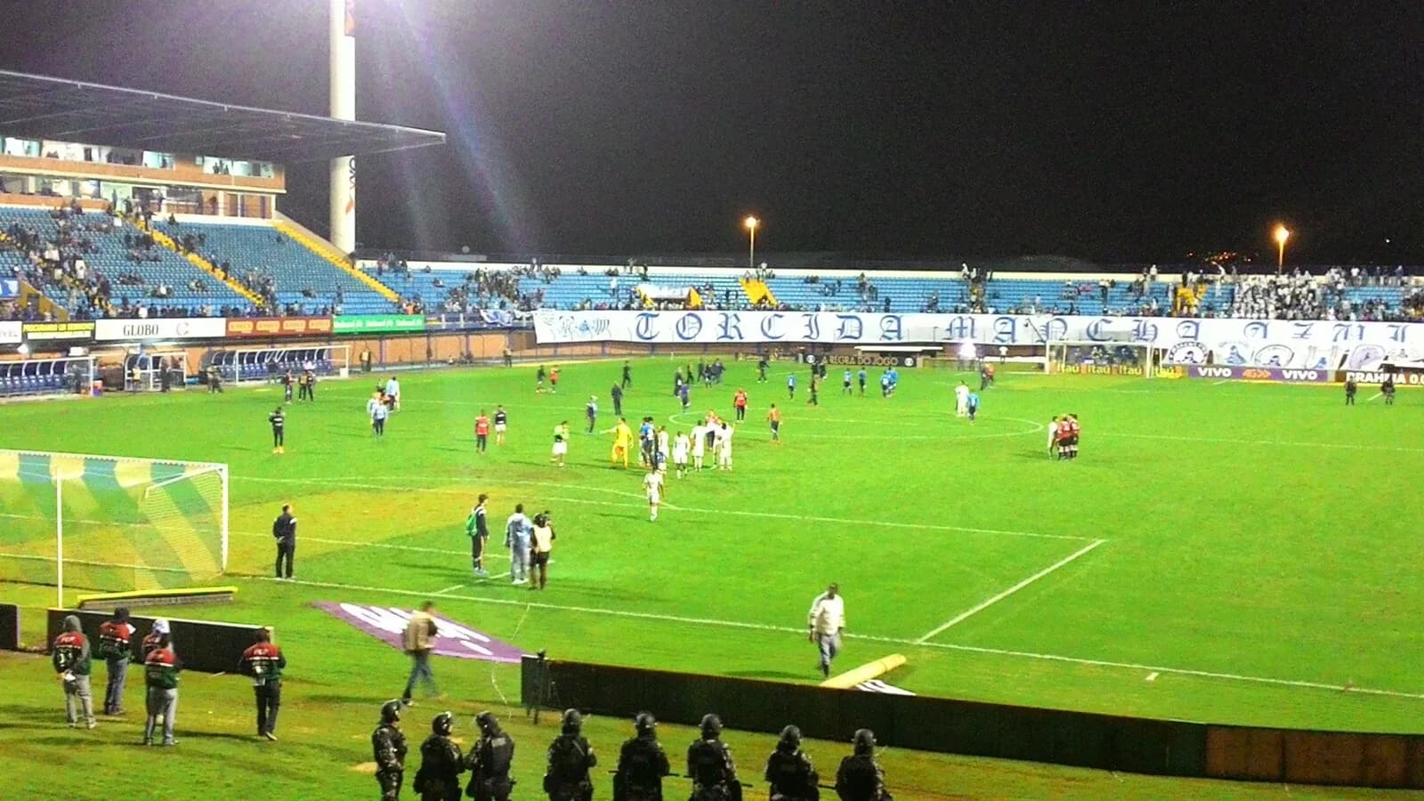 Avaí em campo durante partida no Estádio da Ressacada (foto de arquivo)