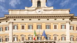 Fachada do Palazzo Montecitorio, sede da Câmara dos Deputados da Itália, em Roma