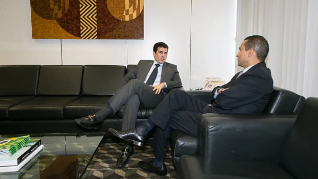 Helder Barbalho em reunião oficial; ex-governador do Pará é hoje candidato ao Senado pelo estado