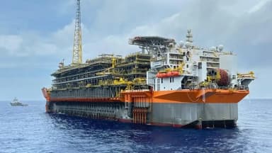 Plataforma offshore de petróleo no litoral brasileiro (foto ilustrativa, não é uma unidade operada pela Uniflex)