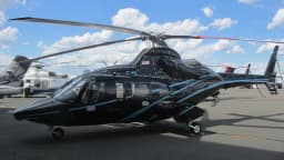 Helicóptero modelo Bell 430 estacionado em pátio, mesmo modelo da aeronave envolvida no acidente com o cantor Rick