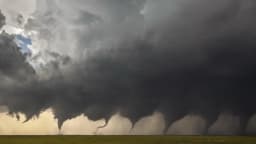 Sequência de imagens mostra a evolução de um tornado nos Estados Unidos (foto ilustrativa)