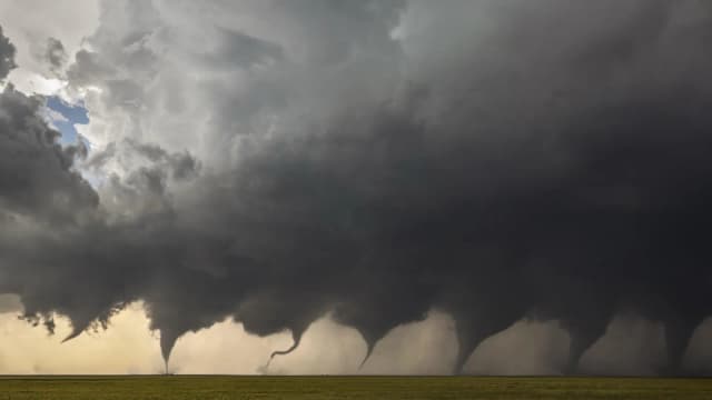 Sequência de imagens mostra a evolução de um tornado nos Estados Unidos (foto ilustrativa)