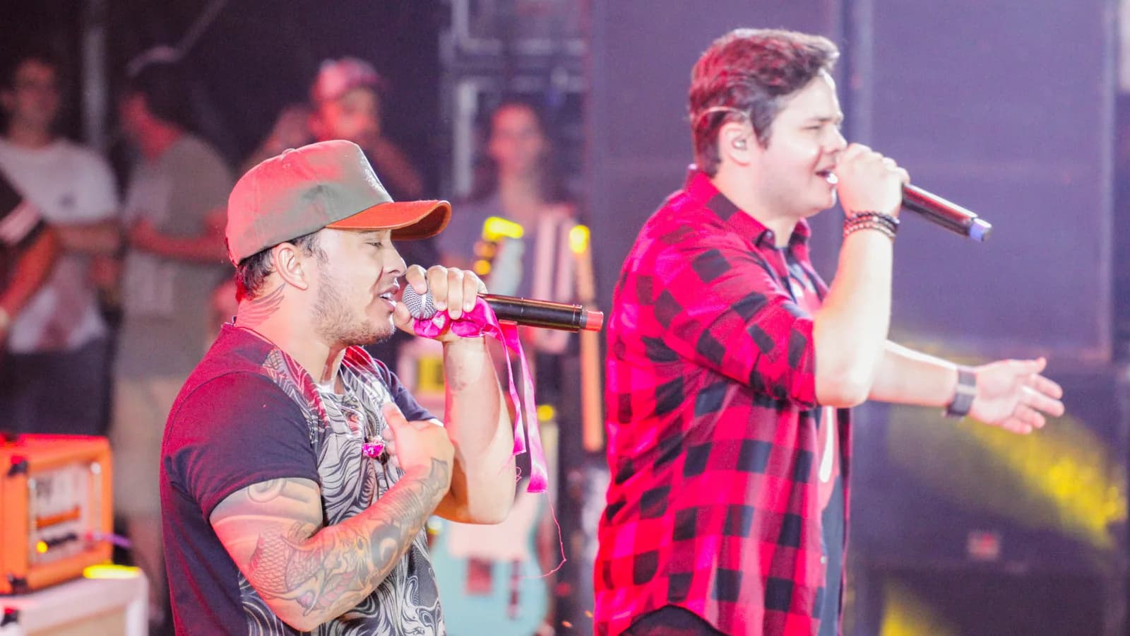 Dupla sertaneja Matheus e Kauan se apresenta ao vivo (imagem de arquivo)