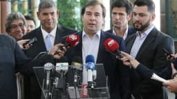 Milton Leite aparece ao lado de Rodrigo Maia durante coletiva em imagem de arquivo da Câmara Municipal de São Paulo