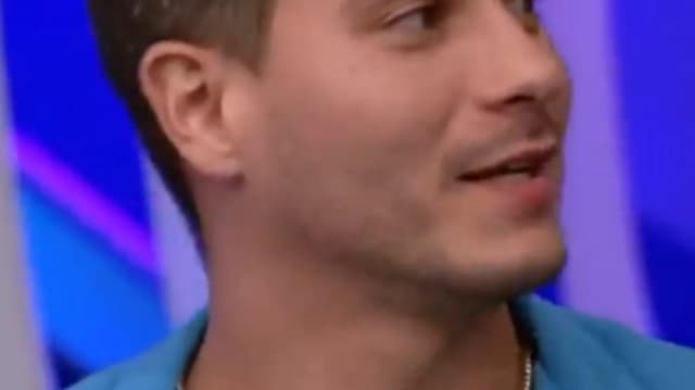 Arthur Aguiar em entrevista de televisão