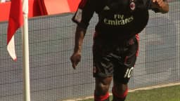 Clarence Seedorf em campo pelo Milan, foto de arquivo de 2010
