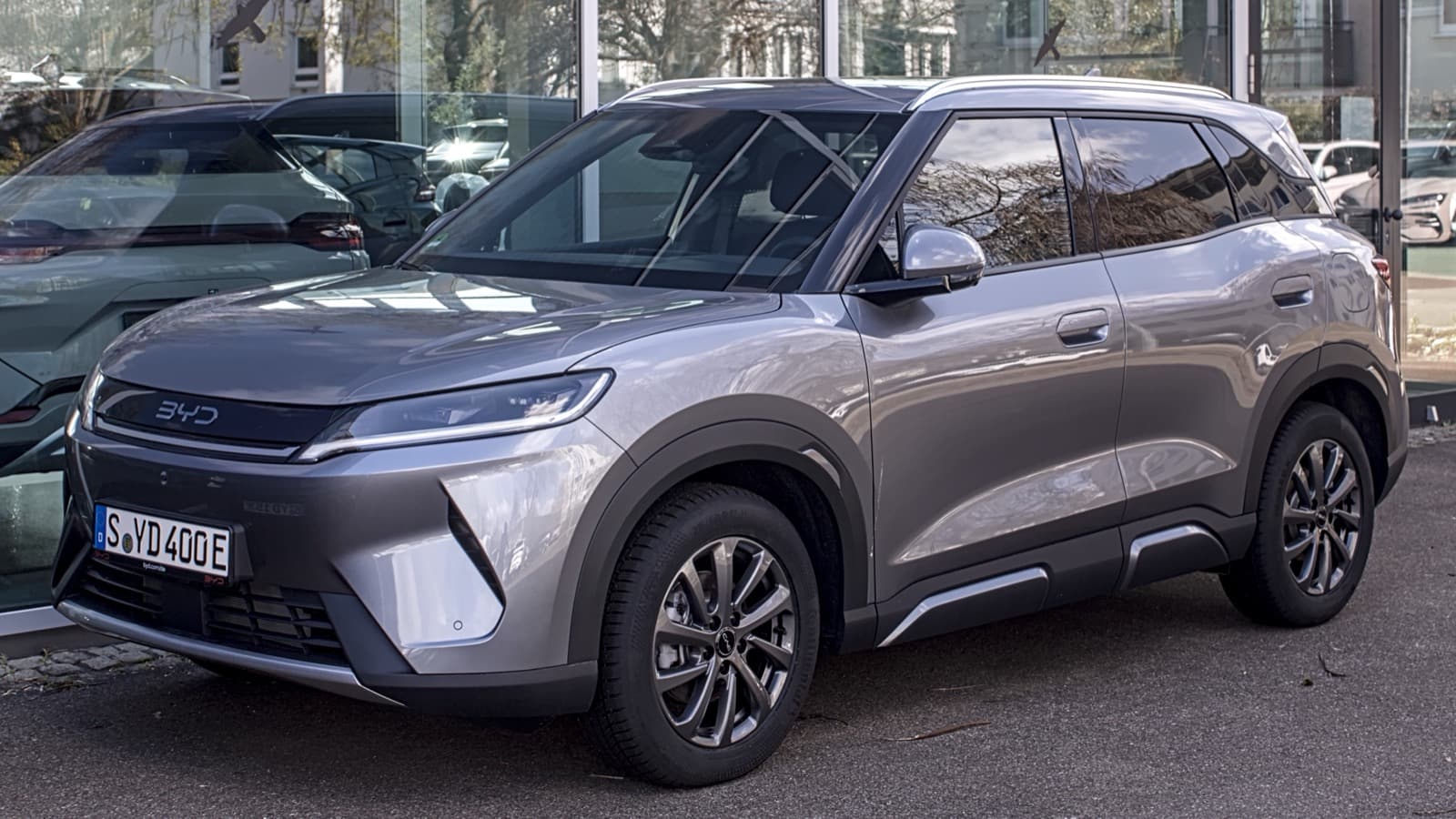 BYD Atto 2, modelo elétrico chinês já vendido no Brasil, exposto em concessionária (foto de arquivo)