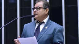 Deputado discursa em sessão de homenagem à urna eletrônica na Câmara dos Deputados