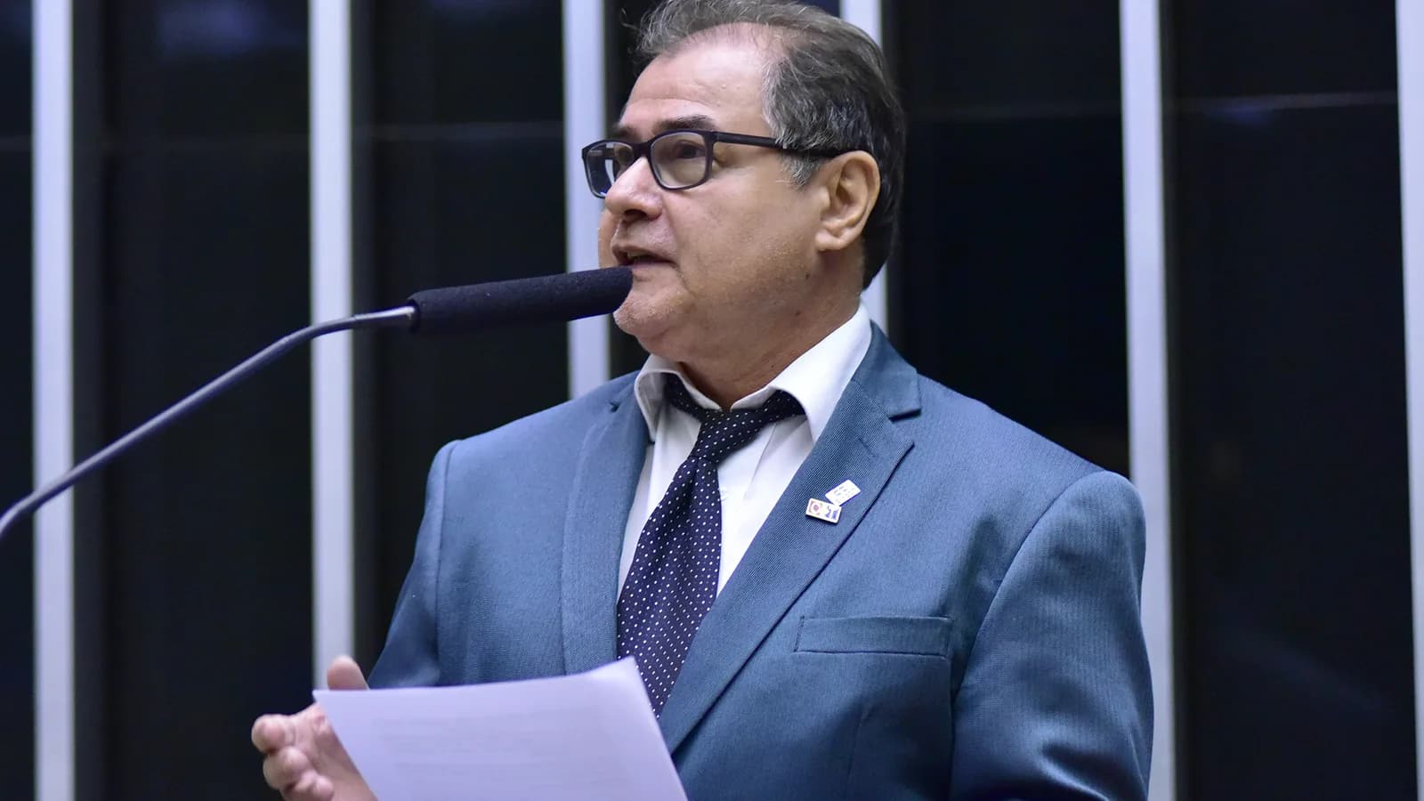 Deputado discursa em sessão de homenagem à urna eletrônica na Câmara dos Deputados