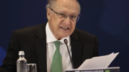 Vice-presidente Geraldo Alckmin fala ao microfone durante coletiva, em foto de arquivo de julho de 2026