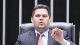 Davi Alcolumbre presidindo sessão no Congresso